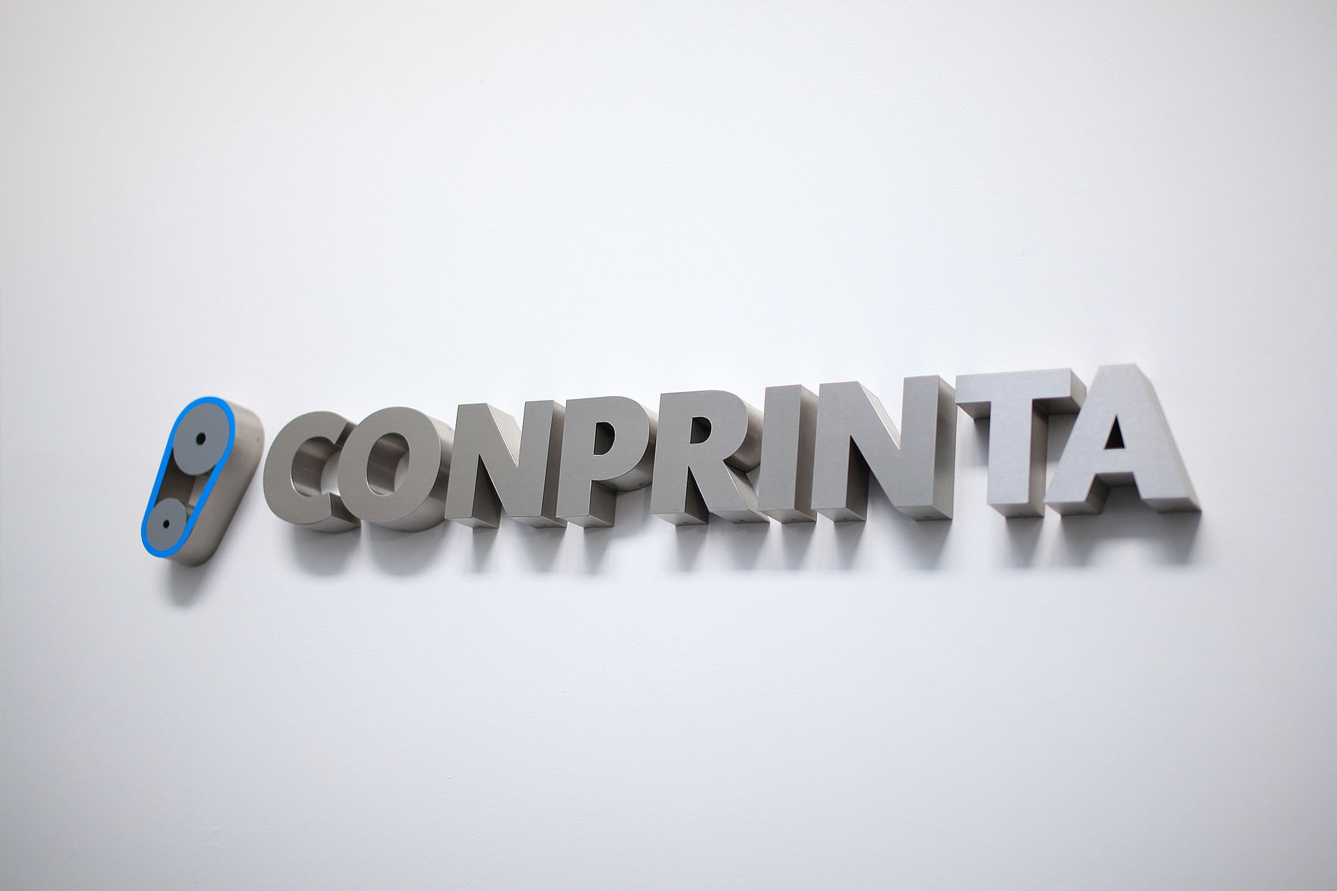 Conprinta metal lettering.