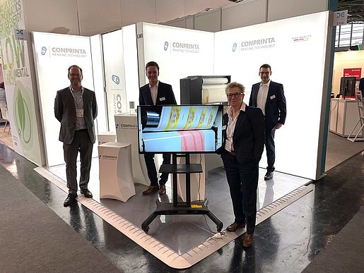 Exhibition stand in Munich with 4 employee.